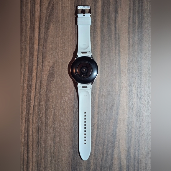 Galaxy Watch 6 Classic 47mm Silver Smartwatch W/ Extra HybridBand & Charger Puck - Picture 4 of 6